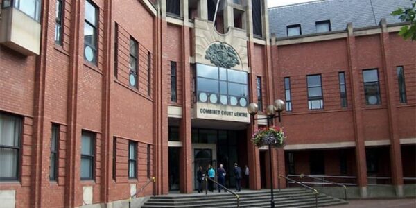 Photo of the front of Hull Combined Court Centre