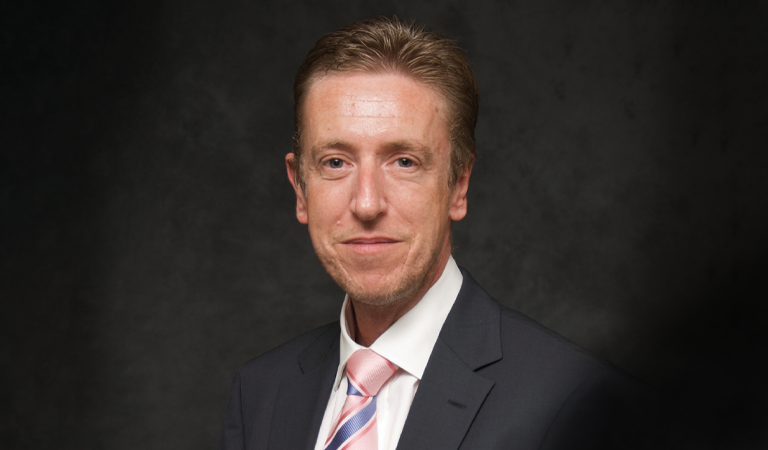 Portrait picture of Cllr David Robinson.