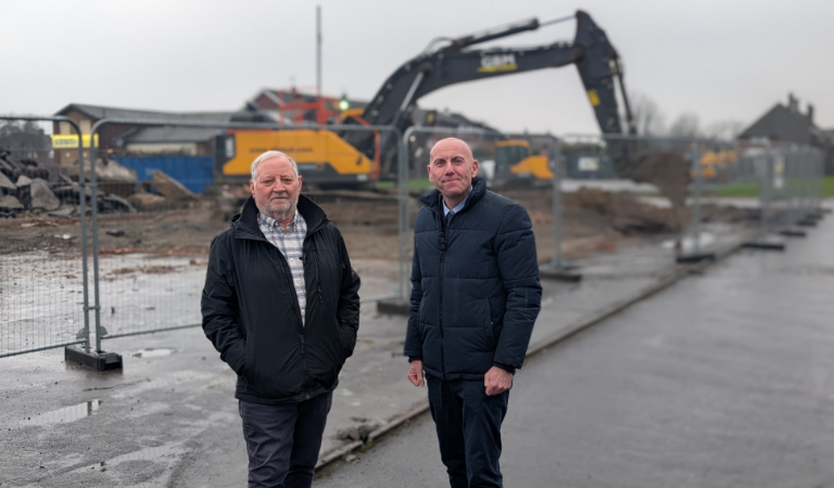 A photo of Cllr Rob Waltham and Cllr Len Foster at the development site in Brumby