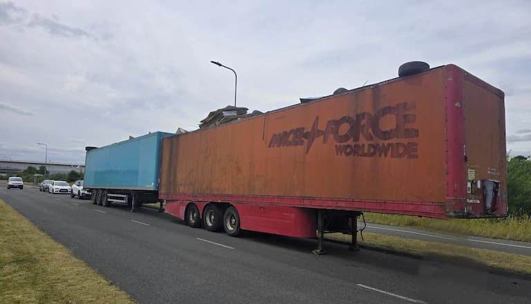 Hunt launched after two waste-filled articulated trailers dumped in Scunthorpe